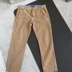 Tommy Hilfiger men’s tan pants 33W 32 L light wear
